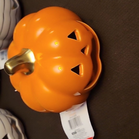 CERAMIC LIGHT UP PUMPKIN 🎃 - Picture 5 of 16